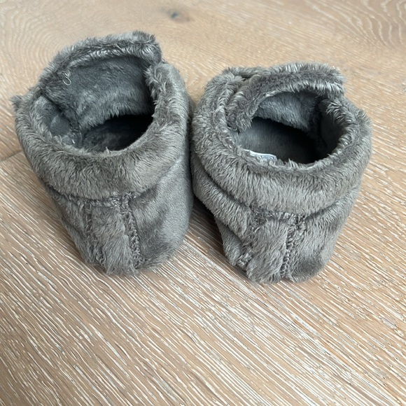 Uggs baby size 4-5 - Picture 3 of 5
